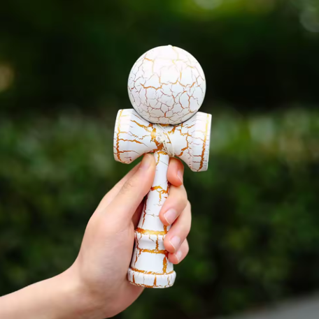 Kendama White & Gold Royal – Eleganță și Performanță de Clasă