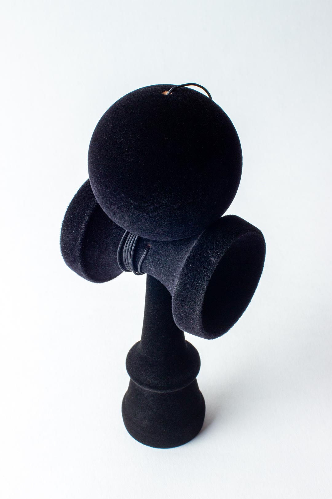 🖤 Kendama Black Velvet Edition – Eleganță, Raritate și Skill 🖤