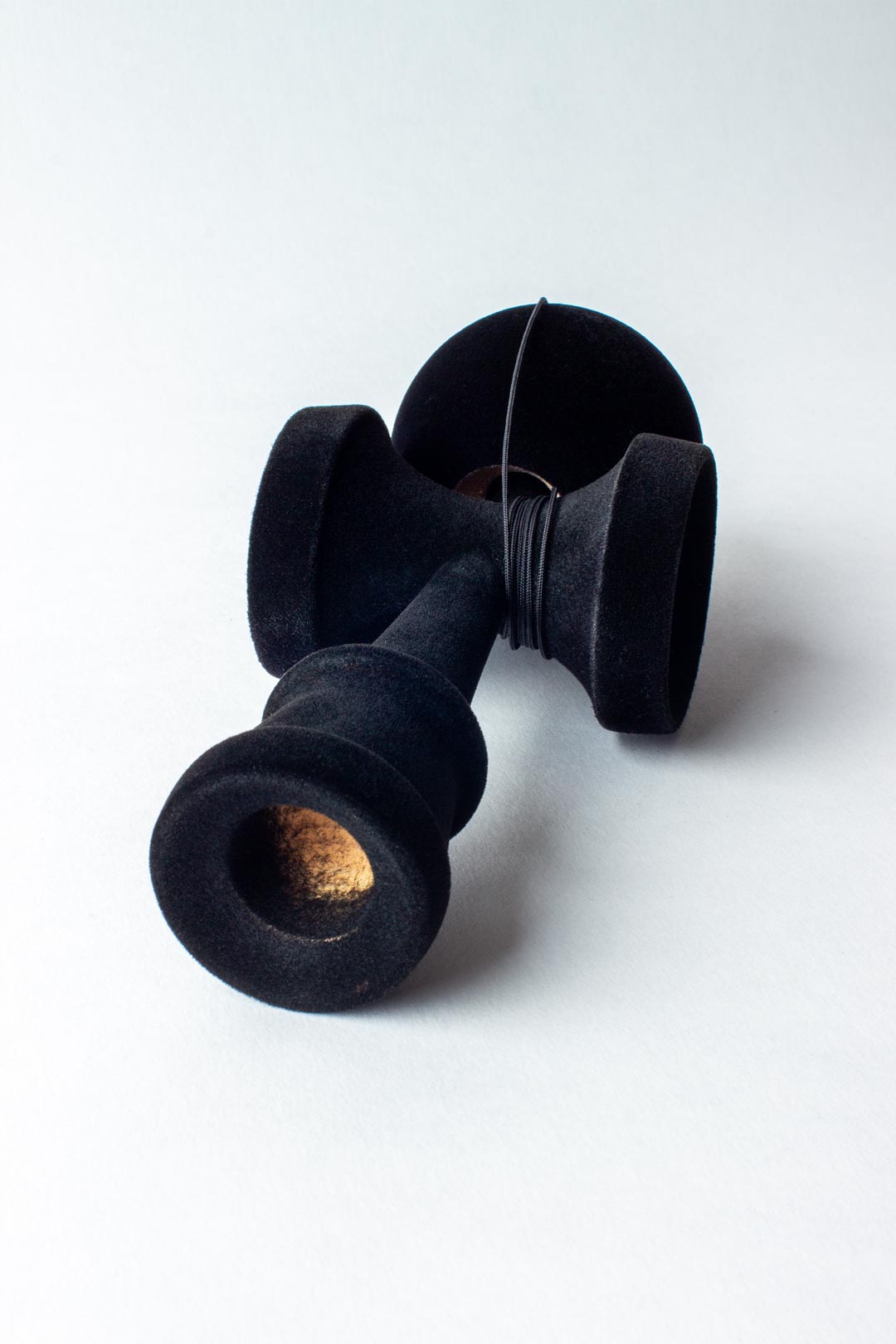 🖤 Kendama Black Velvet Edition – Eleganță, Raritate și Skill 🖤