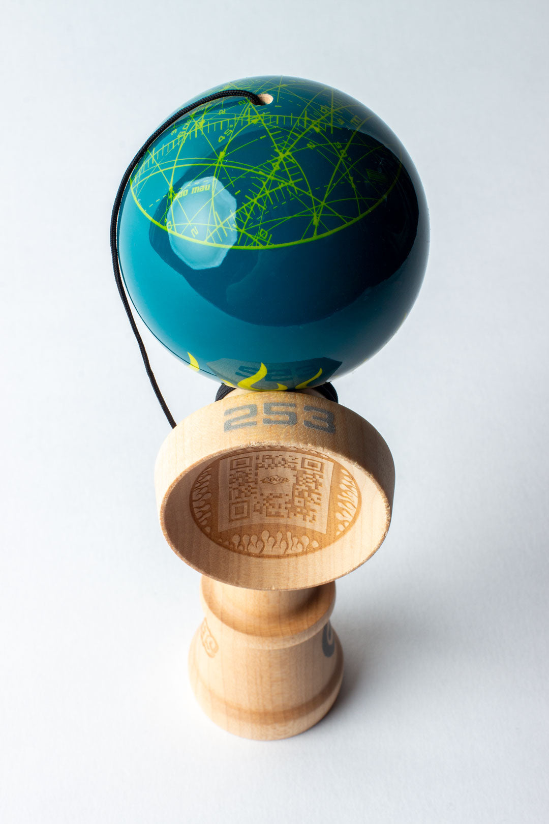 Kendama Pro „Inferno Flames” – Energie, Stil și Trick-uri la Nivel Maxim 🔥