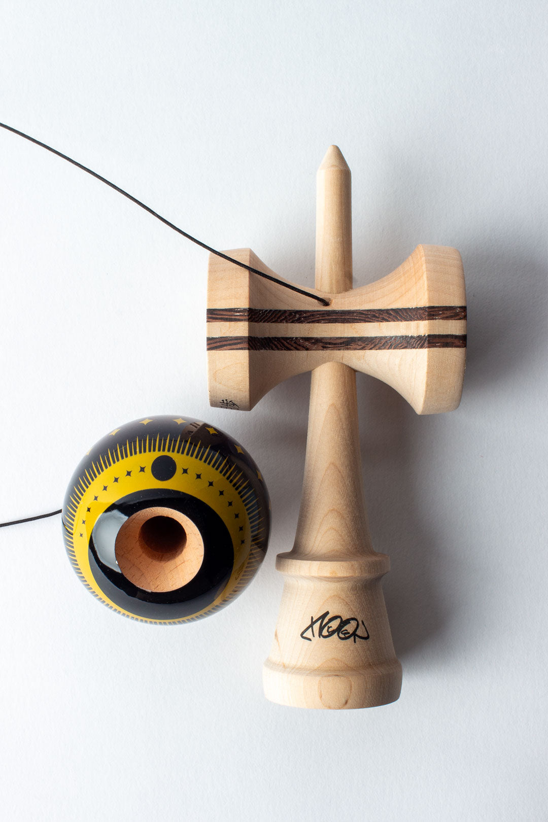 Kendama Pro „Solar Eclipse” – Puterea Universului în Mâinile Tale 🌑✨