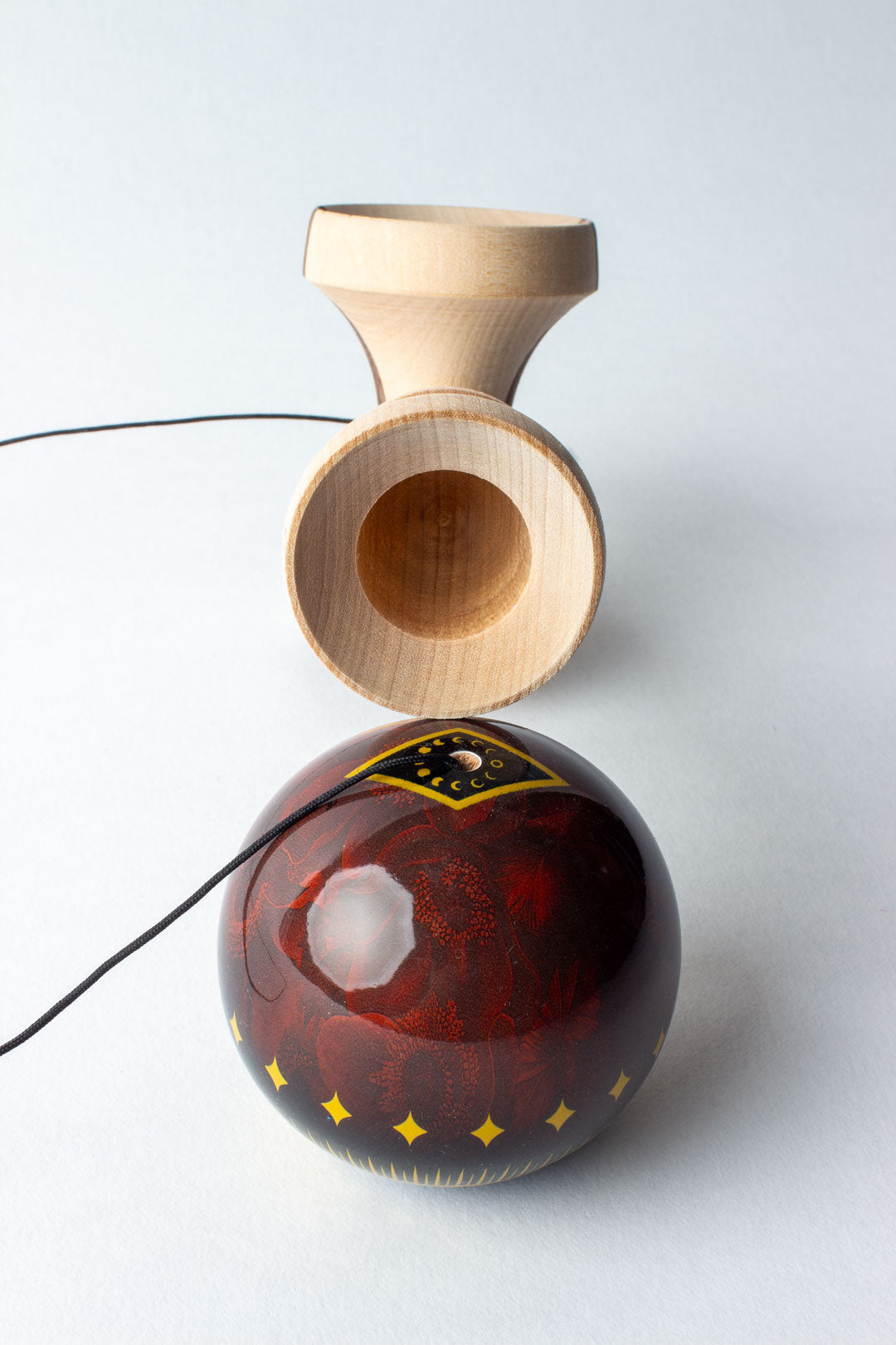 Kendama Pro „Solar Eclipse” – Puterea Universului în Mâinile Tale 🌑✨