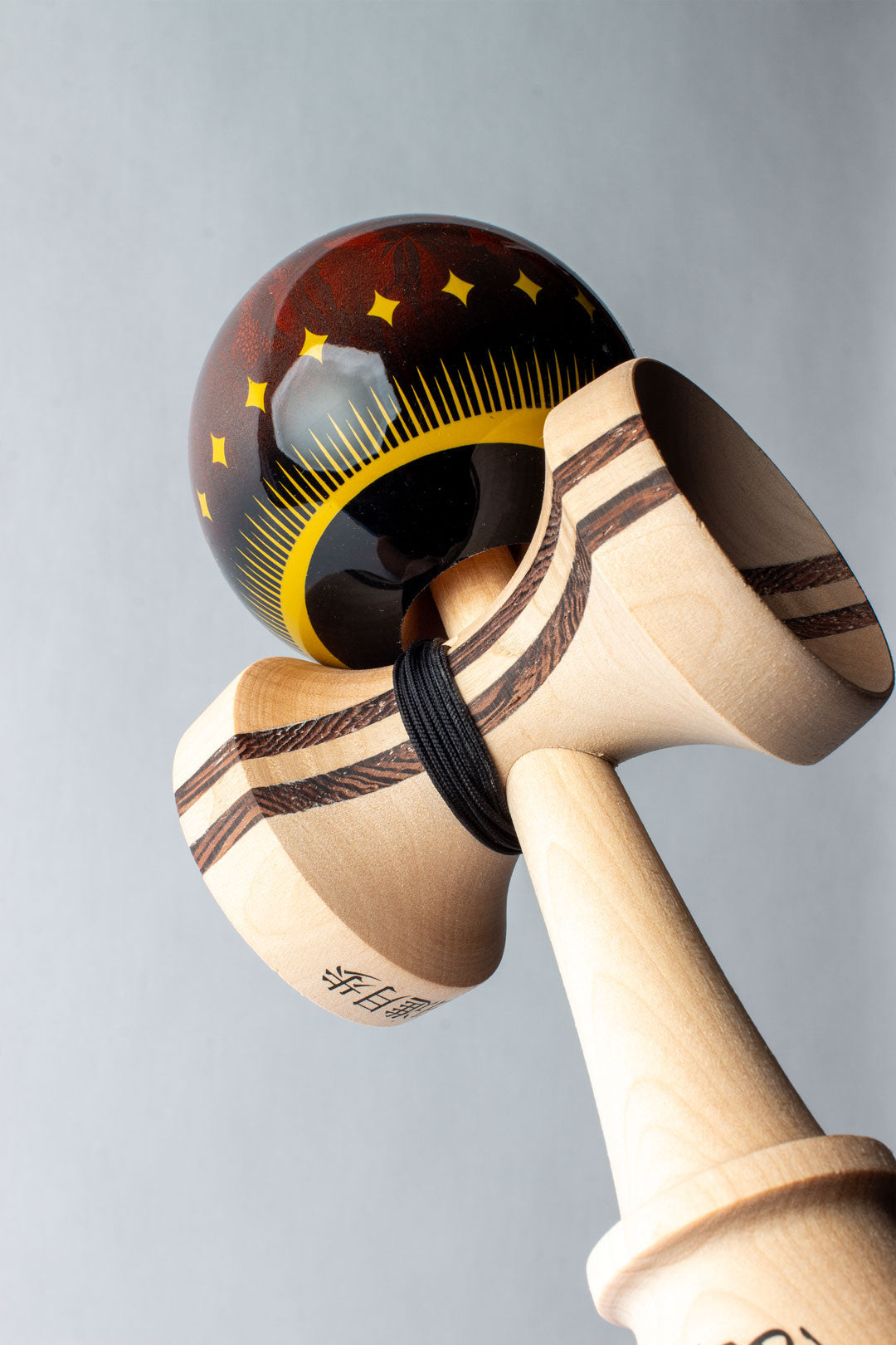 Kendama Pro „Solar Eclipse” – Puterea Universului în Mâinile Tale 🌑✨