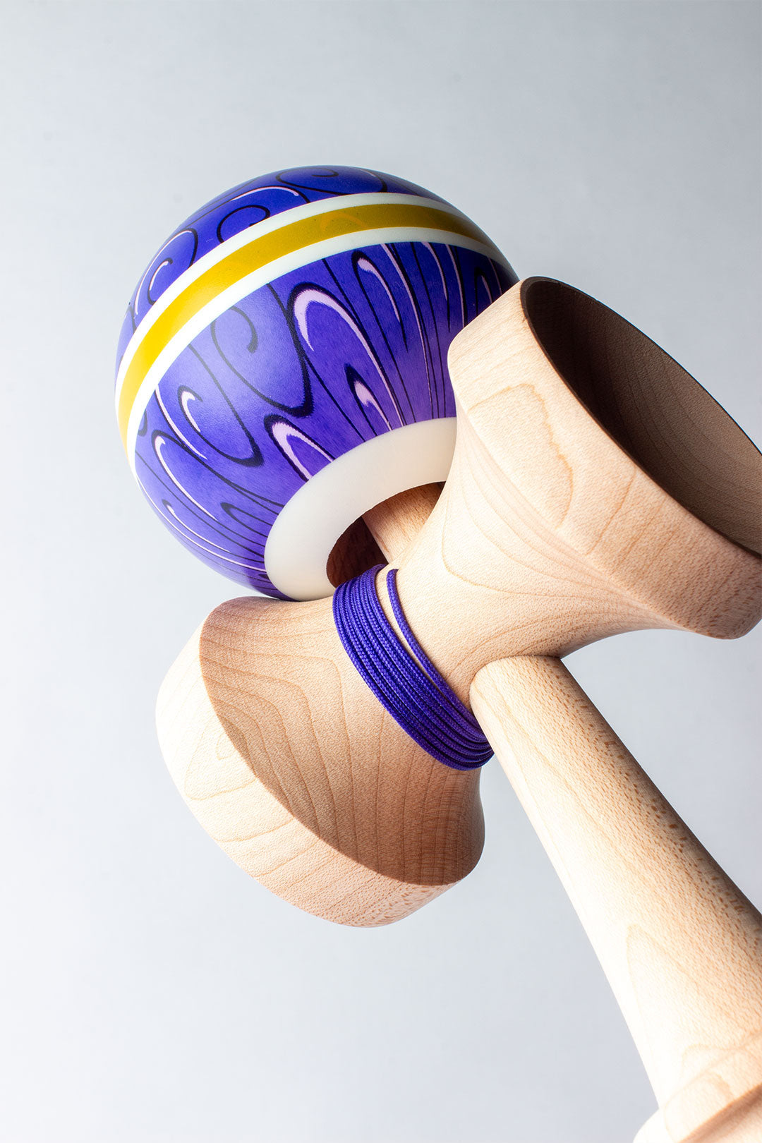 Kendama Pro „Royal Waves” – Eleganță și Performanță în Joc 🌊👑