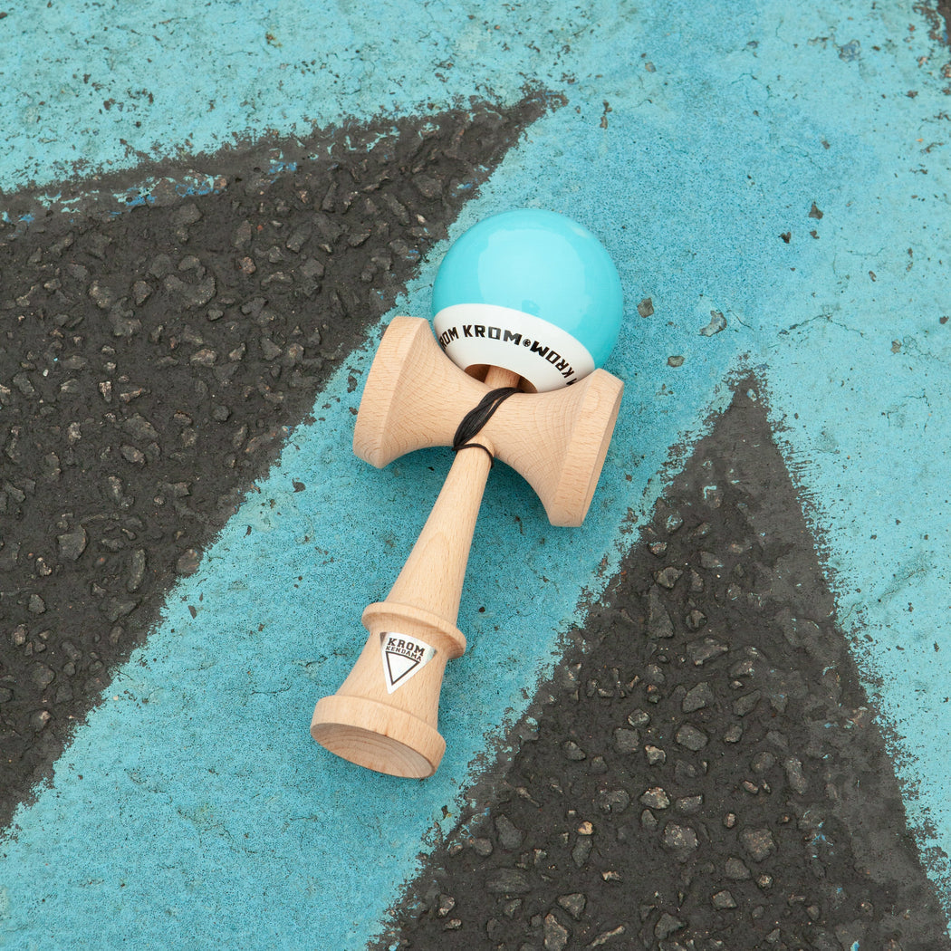 Kendama KROM Pop Aqua – Culoare Fresh și Performanță Garantată 🌊
