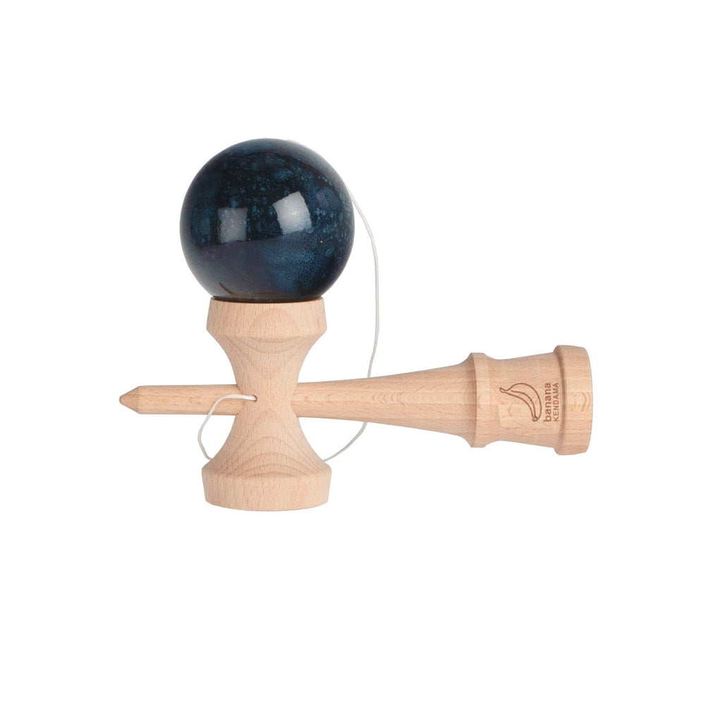 🔵 Kendama Banana – Model Clasic cu Bilă Albastră (Blue Ice Edition)