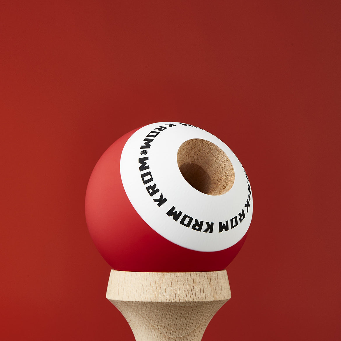 Kendama KROM POP RUBBER RED – Originală, din lemn de calitate