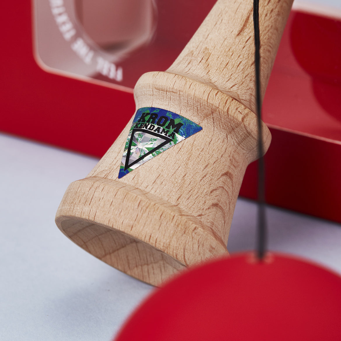 Kendama KROM POP RUBBER RED – Originală, din lemn de calitate