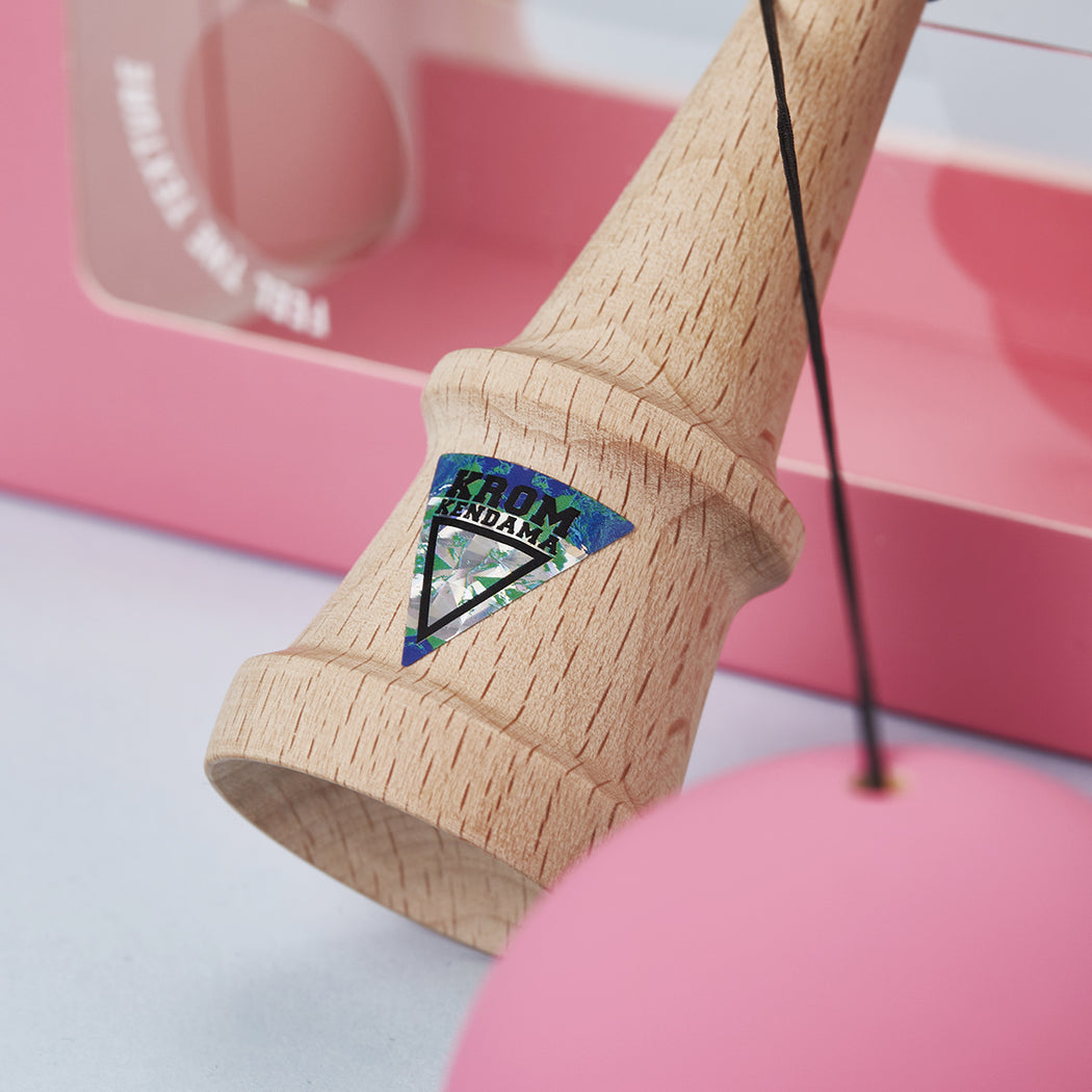 Kendama KROM POP RUBBER PINK – Originală, din lemn de calitate