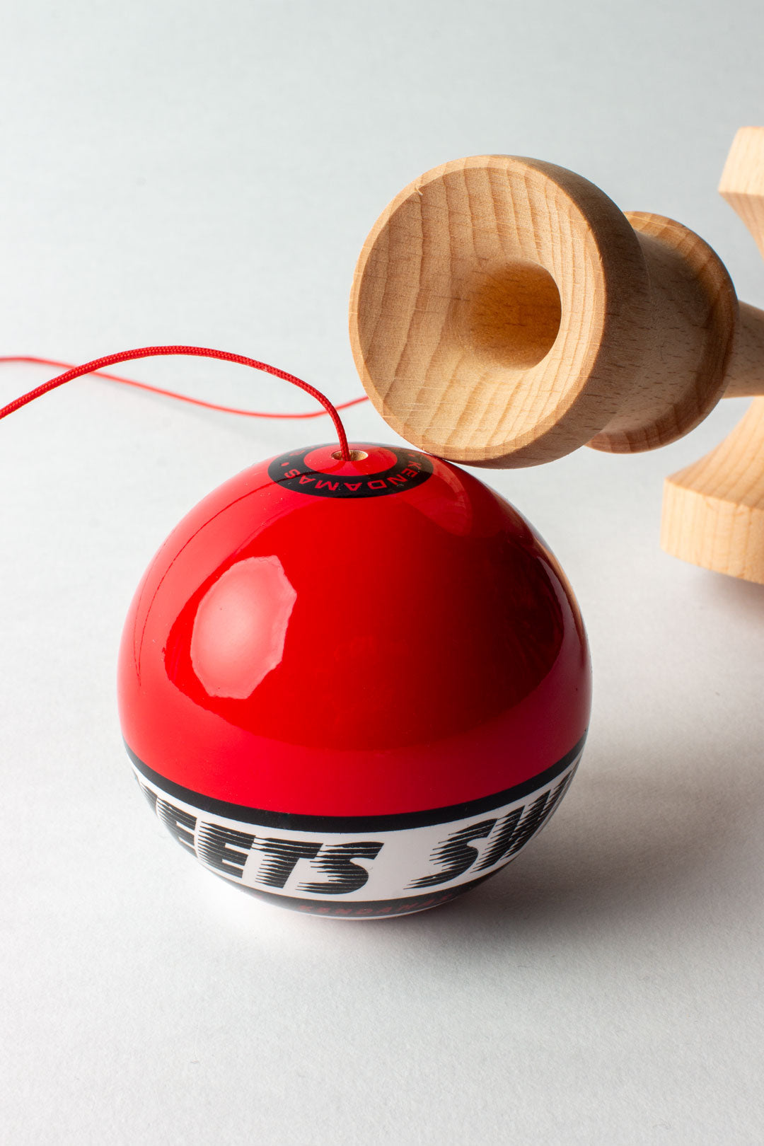 🎯 Kendama Sweets Starter – Red | Ideal pentru Începători și Avansați