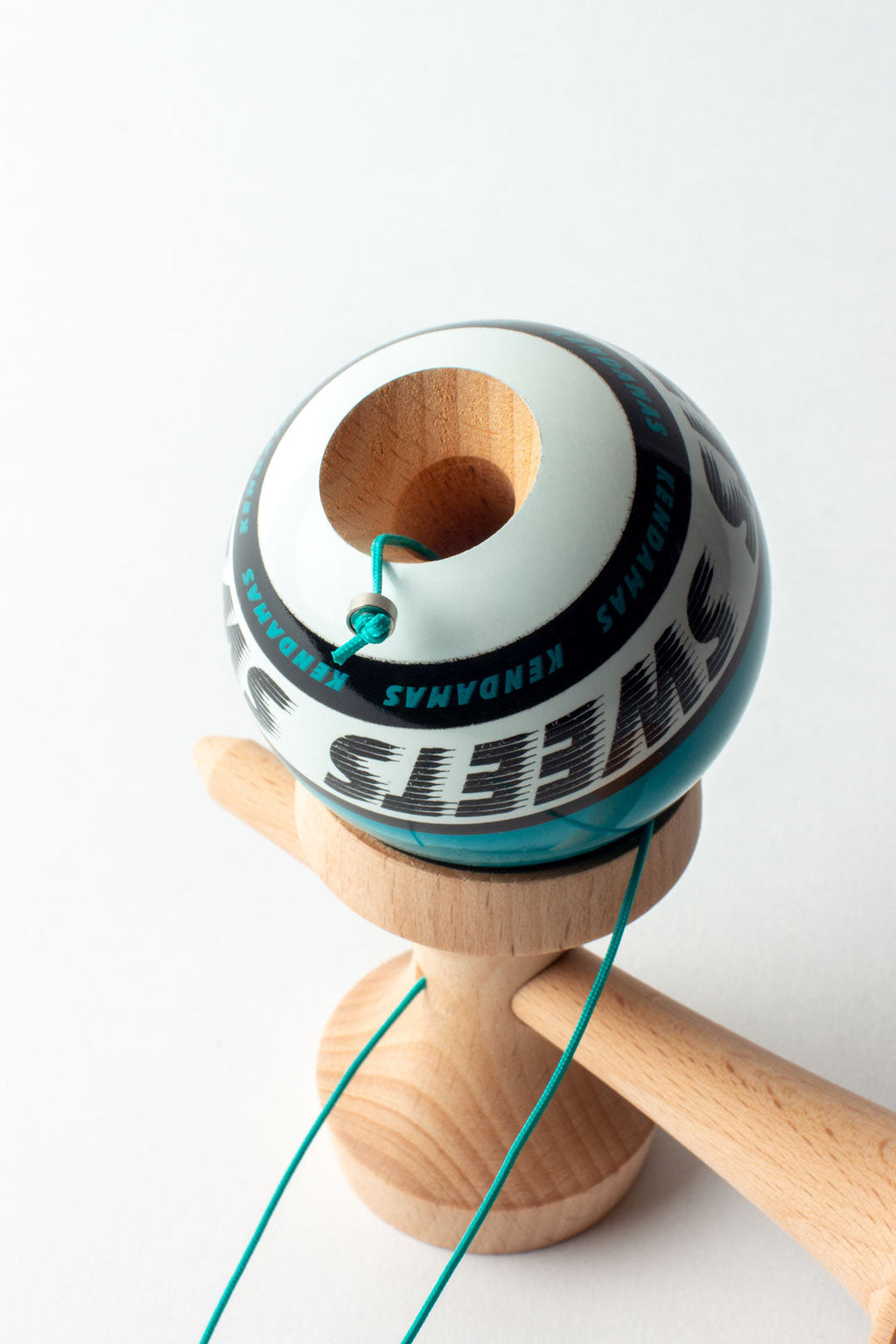 🎯 Kendama Sweets Starter – Teal | Perfectă pentru trick-uri și distracție