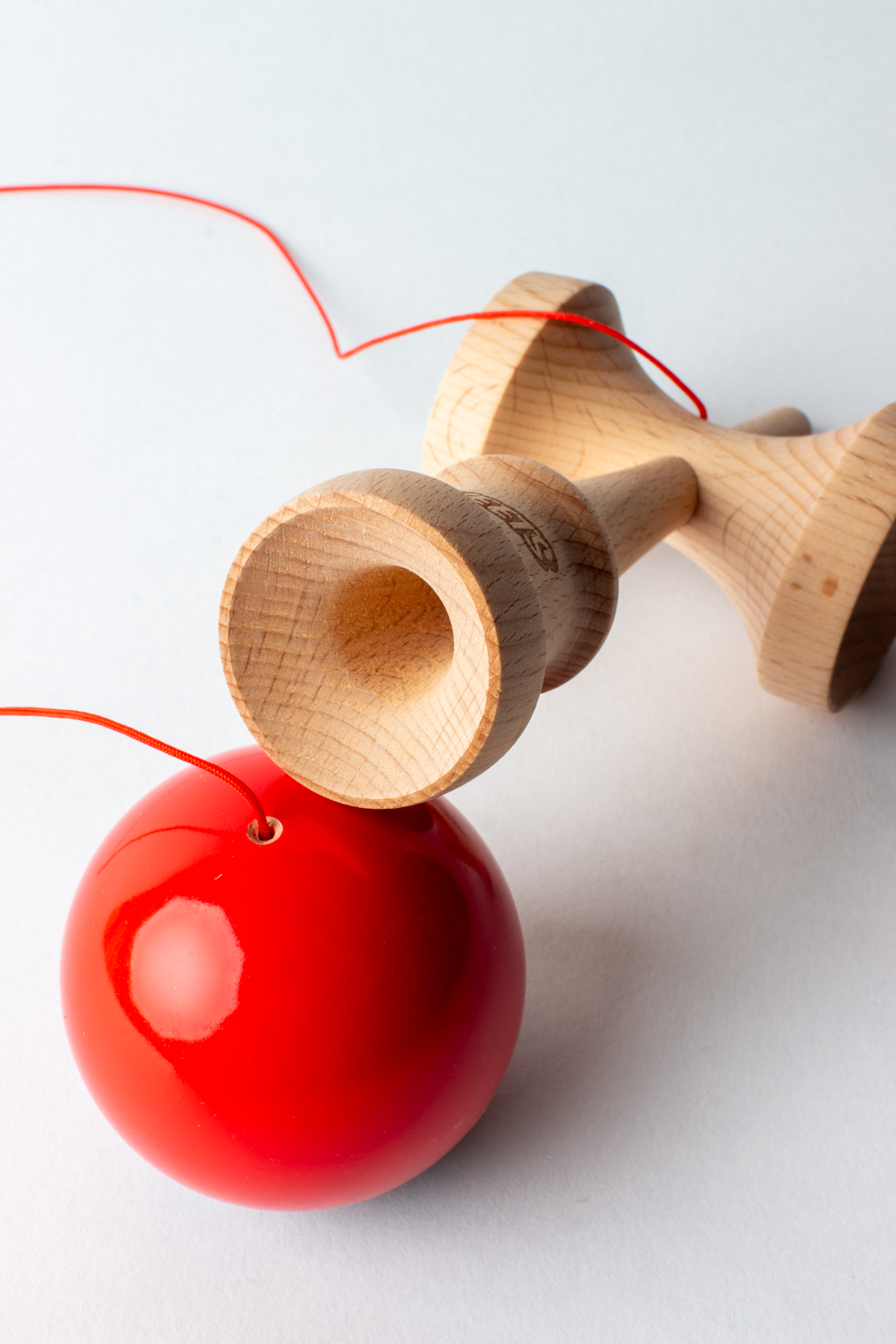 🎯 Kendama Sweets Radar – Red | Vizibilitate maximă și control precis