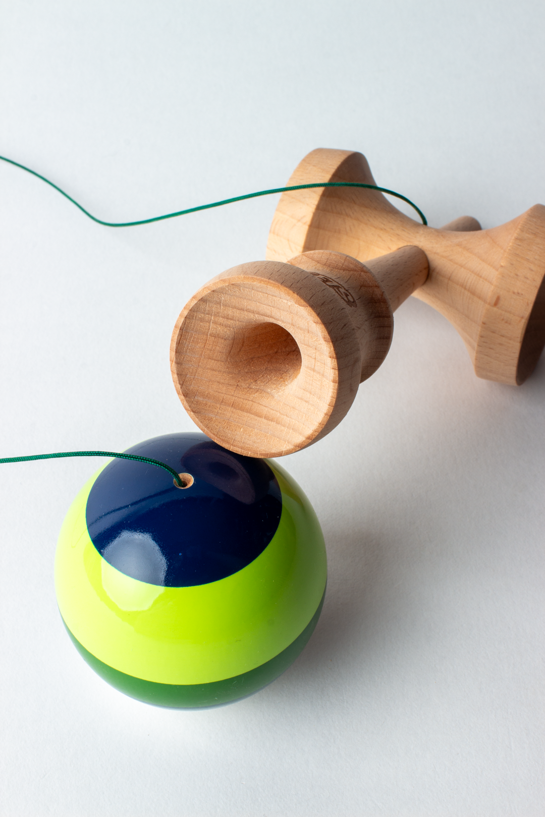 🎯 Kendama Sweets Classic 5 Stripe – Dougie | Stil colorat și control impecabil