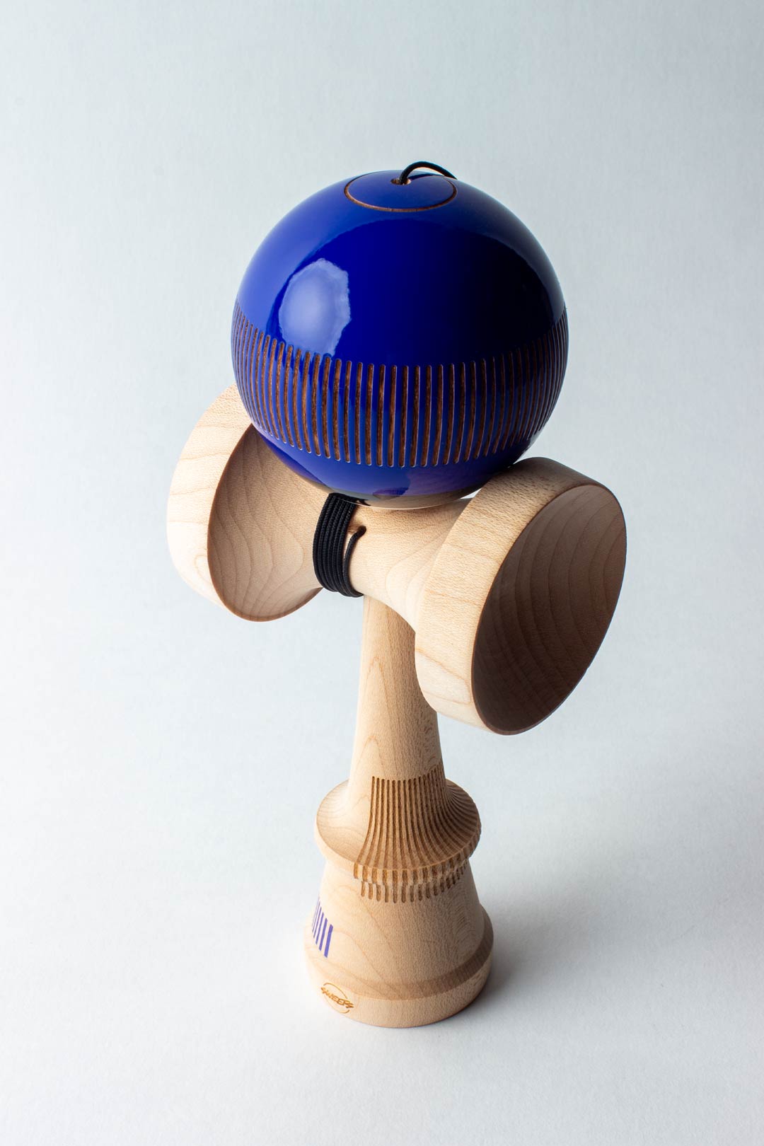🎯 Kendama Broken Bones – Ultra Navy | Putere, precizie și progres în joc