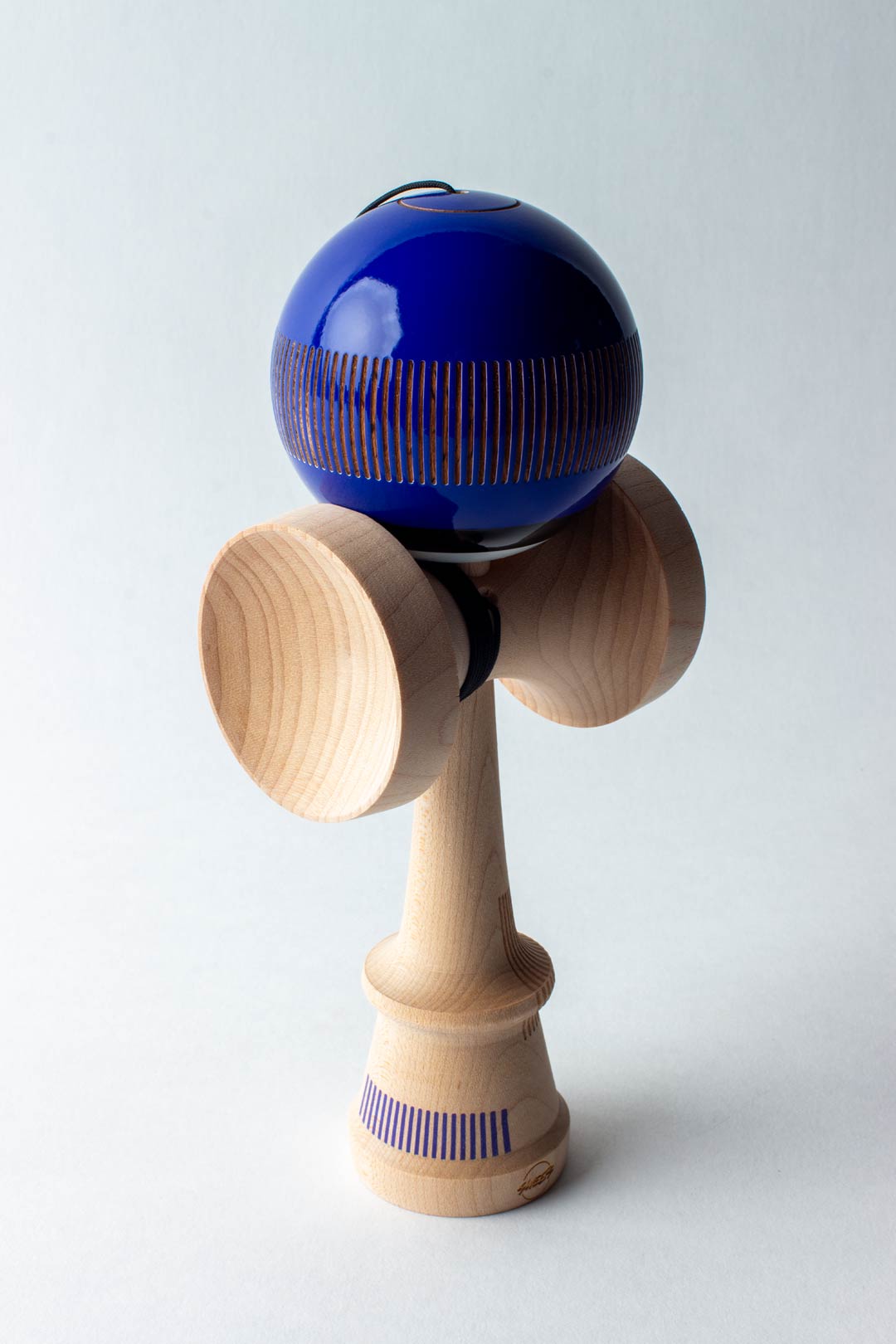 🎯 Kendama Broken Bones – Ultra Navy | Putere, precizie și progres în joc