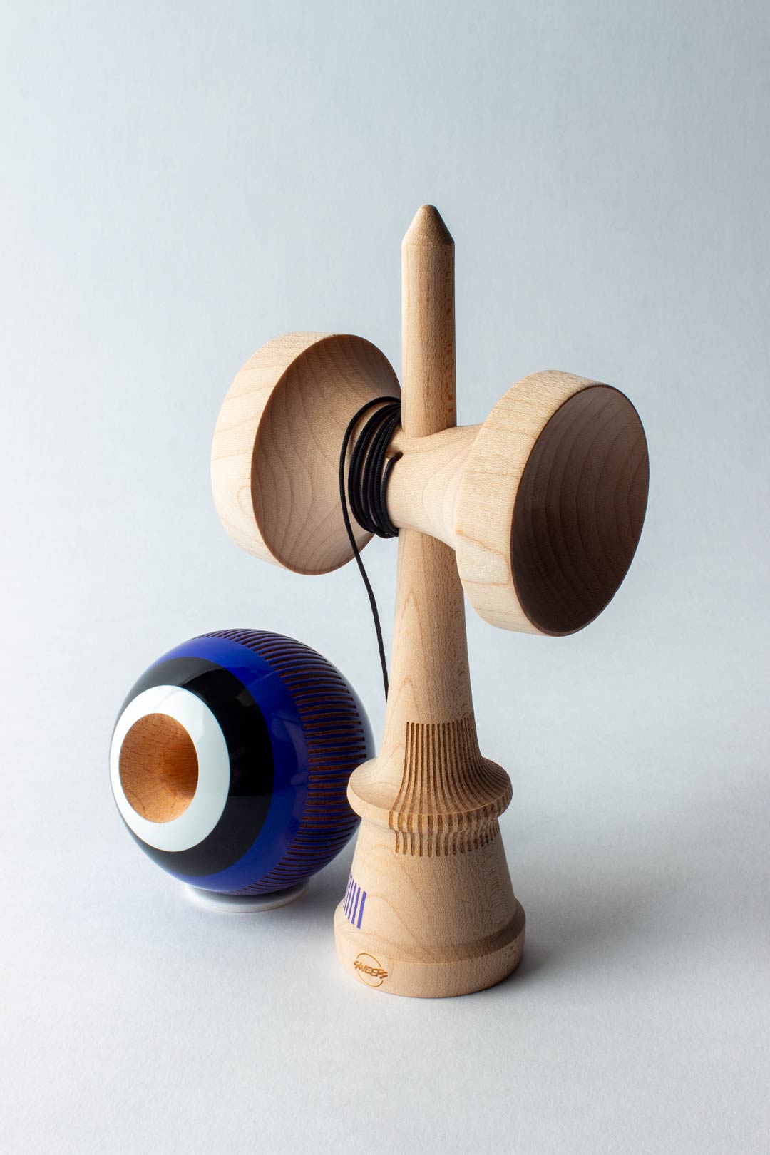 🎯 Kendama Broken Bones – Ultra Navy | Putere, precizie și progres în joc
