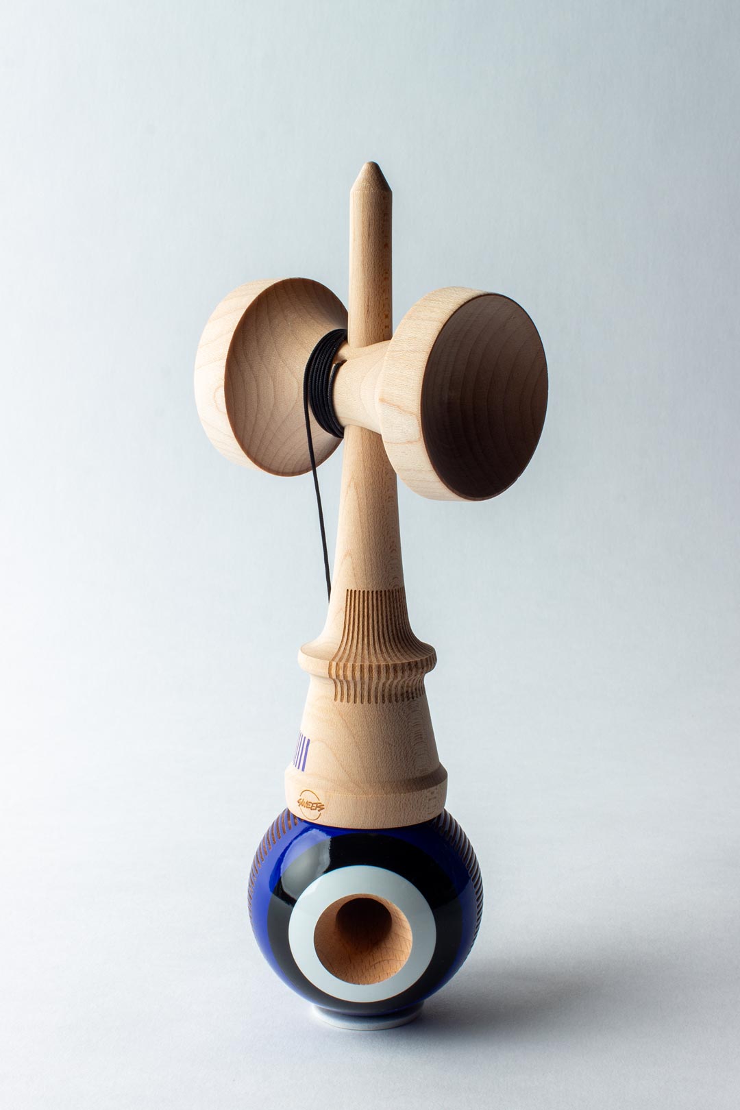🎯 Kendama Broken Bones – Ultra Navy | Putere, precizie și progres în joc