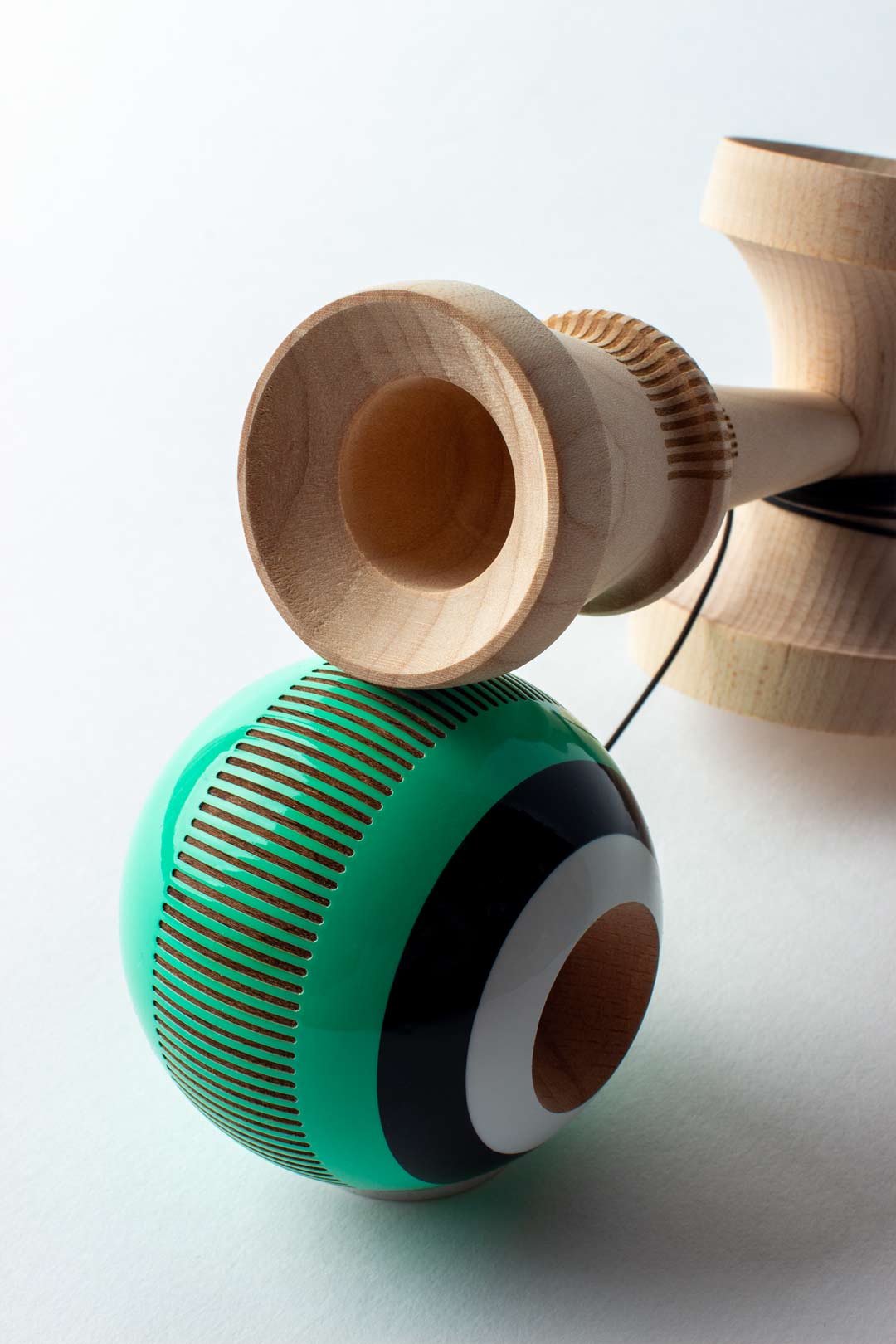 🎯 Kendama Broken Bones – Mint Green | Skill builder pentru trick-uri de nivel următor