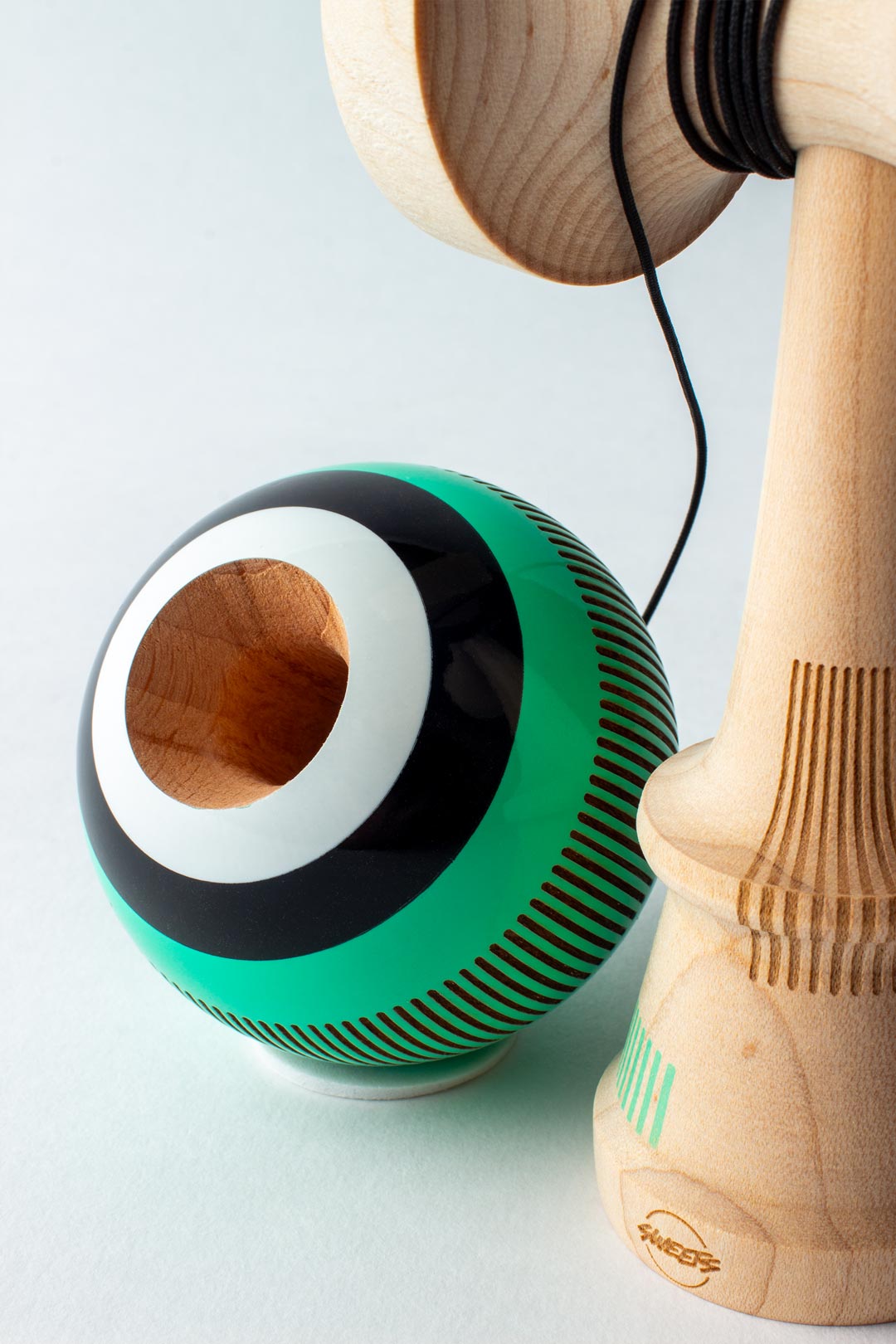 🎯 Kendama Broken Bones – Mint Green | Skill builder pentru trick-uri de nivel următor