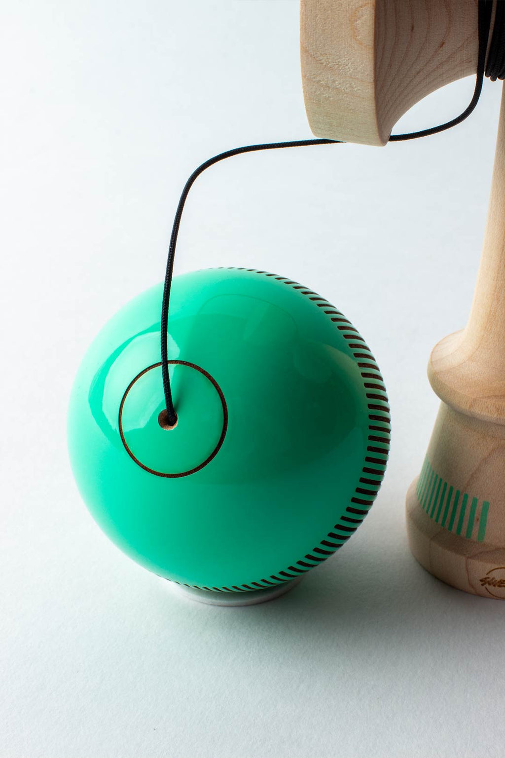 🎯 Kendama Broken Bones – Mint Green | Skill builder pentru trick-uri de nivel următor