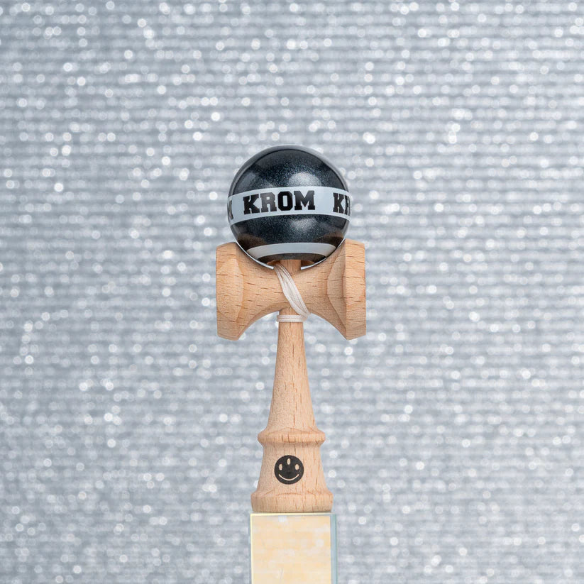 🎯 KROM MIKRO | Kendama de buzunar, distracție în mărime completă
