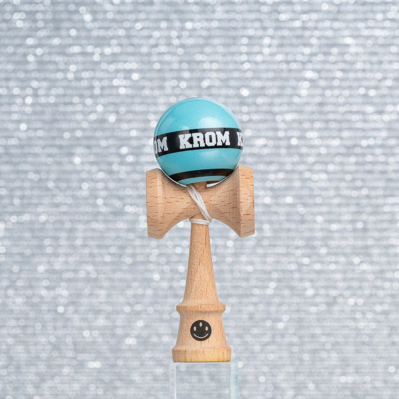 🎯 KROM MIKRO | Kendama de buzunar, distracție în mărime completă